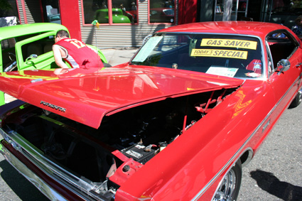 Thousands pack Greenwood for car show