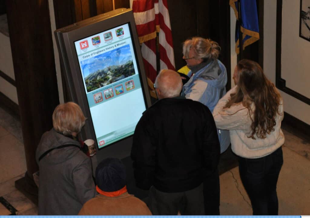 LOCKS%20ADMIN%20bld%20TOUCHSCREEN%20kiosk%20lores