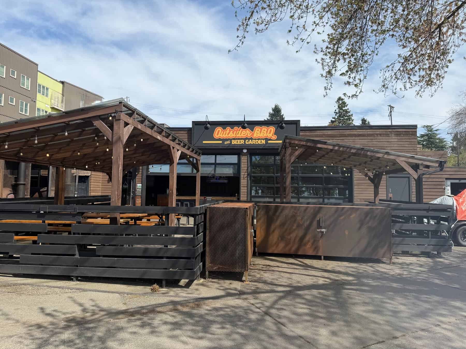 The outside of a barbecue restaurant.